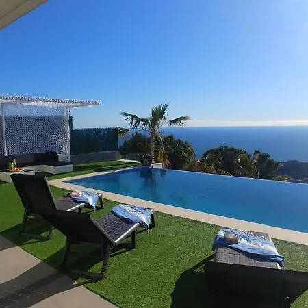 Villa Sleeps 11 Pool Air Con Wifi *