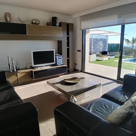 Sleeps 11 Pool Air Con Wifi Lloret de Mar